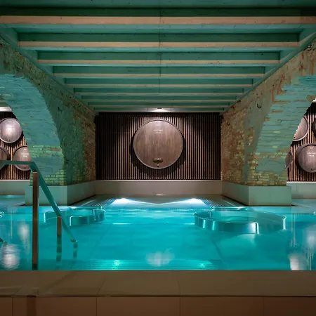 Hotel B2 Boutique 4*